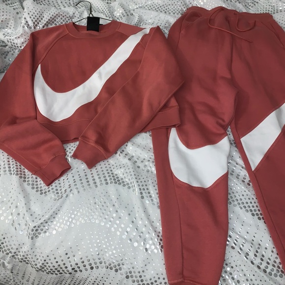 ladies nike sweatsuit